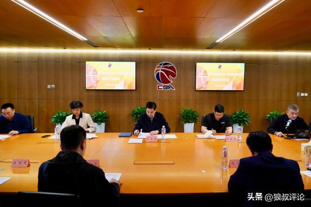 开云体育-中国篮协：CBA季后赛计划安排6-7名外籍裁判员执裁半决赛和总决赛